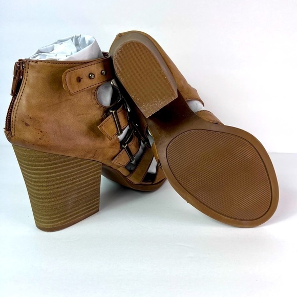 MUDD Smooth Faux Leather Caged Strappy Buckled Block Heel Sandals, size 8 - Picture 7 of 11